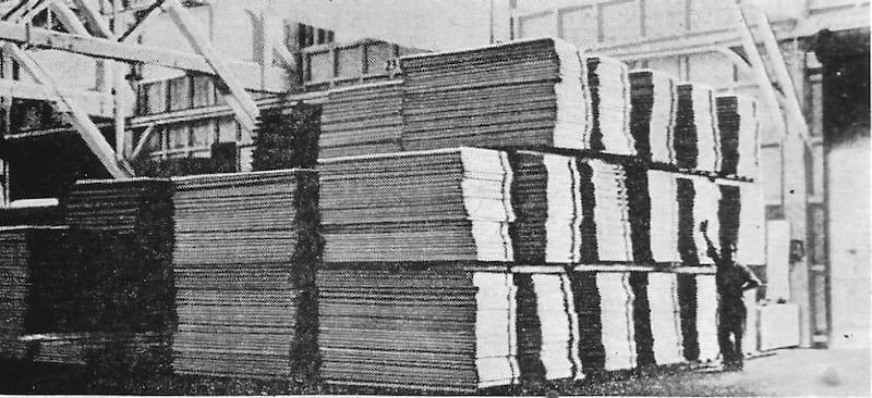 decoraive image: stevedore gear for wood stowage.(old picture)